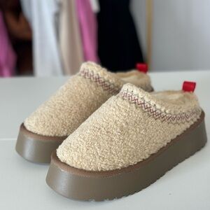 Cozy Tan Fleece Slippers with Red Accents